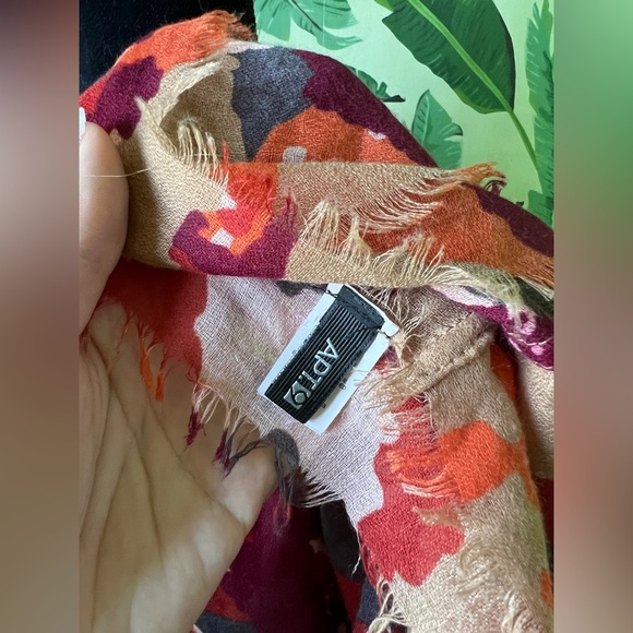 Apt. 9 Womens Burgundy Tan Circle Infinity Scarf - Picture 4 of 4